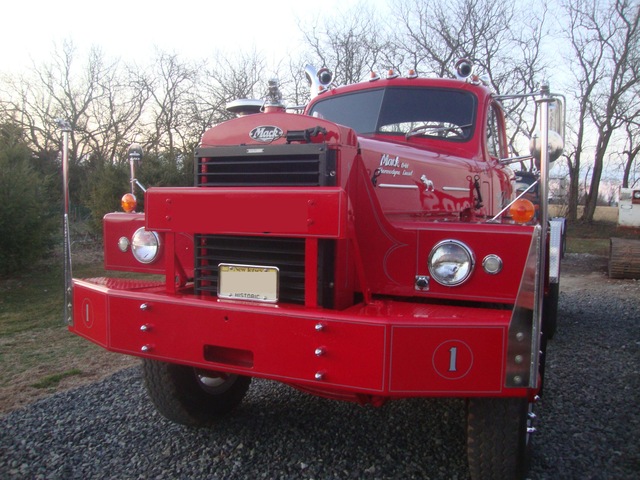 Mack B81 Tandem Tractor